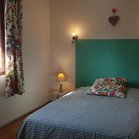 Holiday home Maison, Grand Jardin, 8 Min A Pied, Piste Cyclable, 6 Couchages
